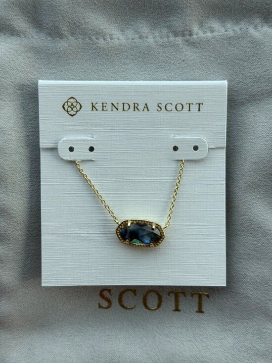 Kendra Scott Jewelry - Kendra Scott pendant necklace